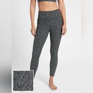 Athleta Ultimate Stash Pocket Textured 7/8 Tight- Black White - XS